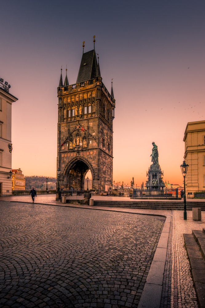 Wieża Staromiejska w Pradze, Most Karola w Pradze