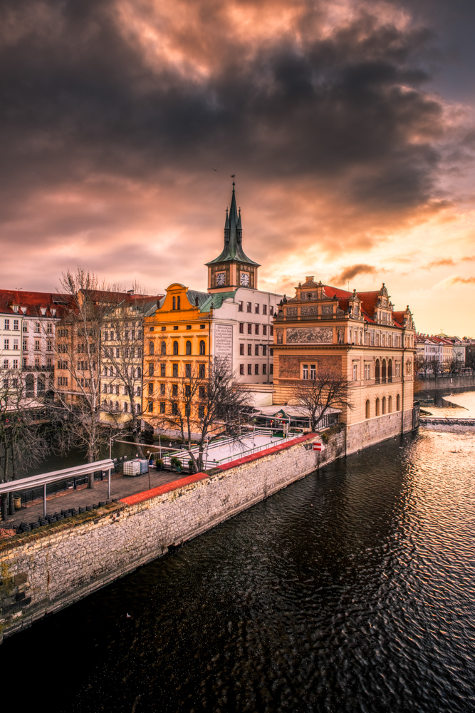 Panorama Starego Miasta w Pradze z Mostu Karola.