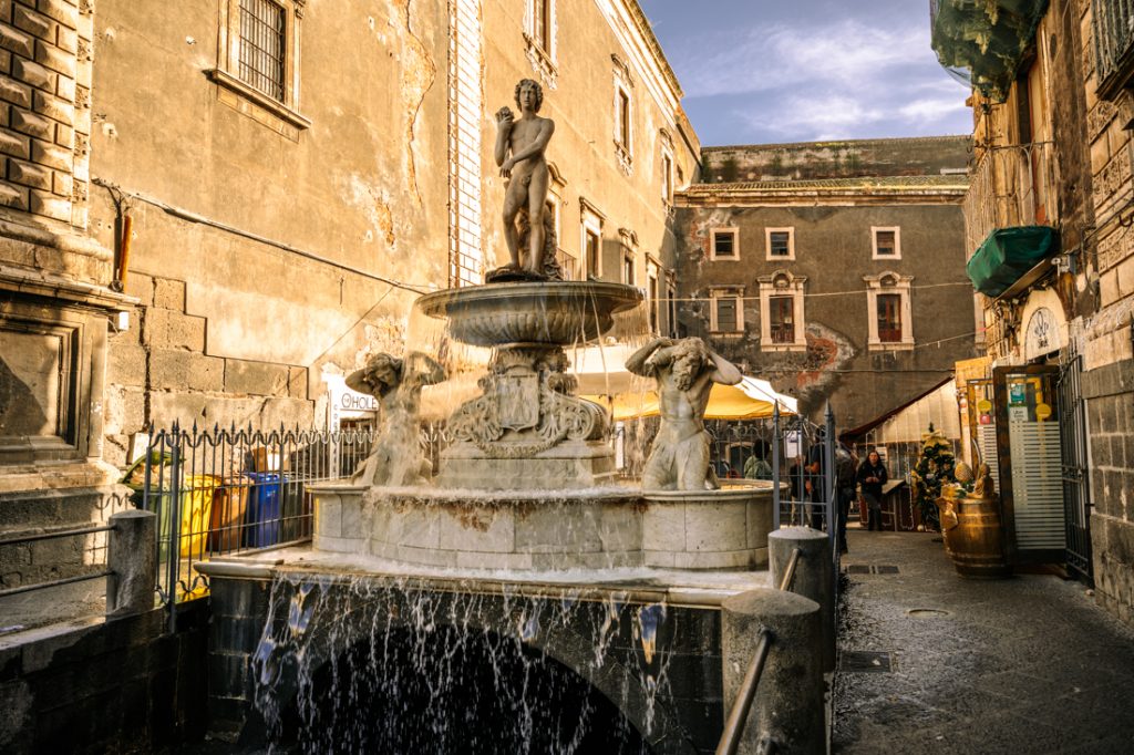 Fontana dell’Amenano na Piazza del Duomo w Katanii.