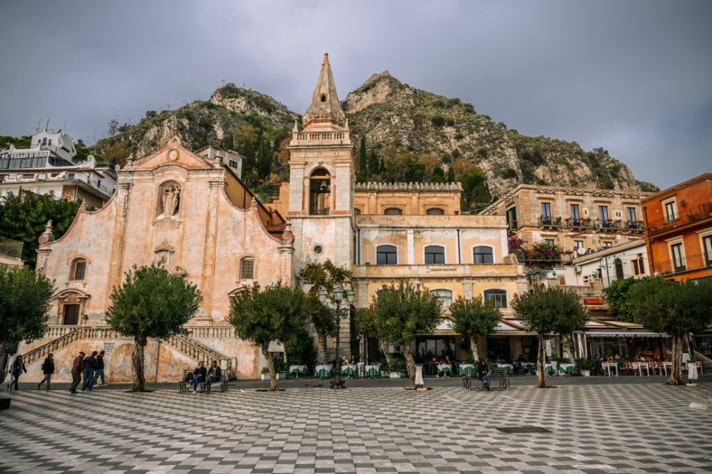 Sycylia autobusem, Sycylia na własna rękę, tydzień na Sycylii, Sycylia w tydzień, wschodnia Sycylia, co zobaczyć na Sycylii, Sycylia atrakcje, Taormina, Etna, Ścieżka Saracenów