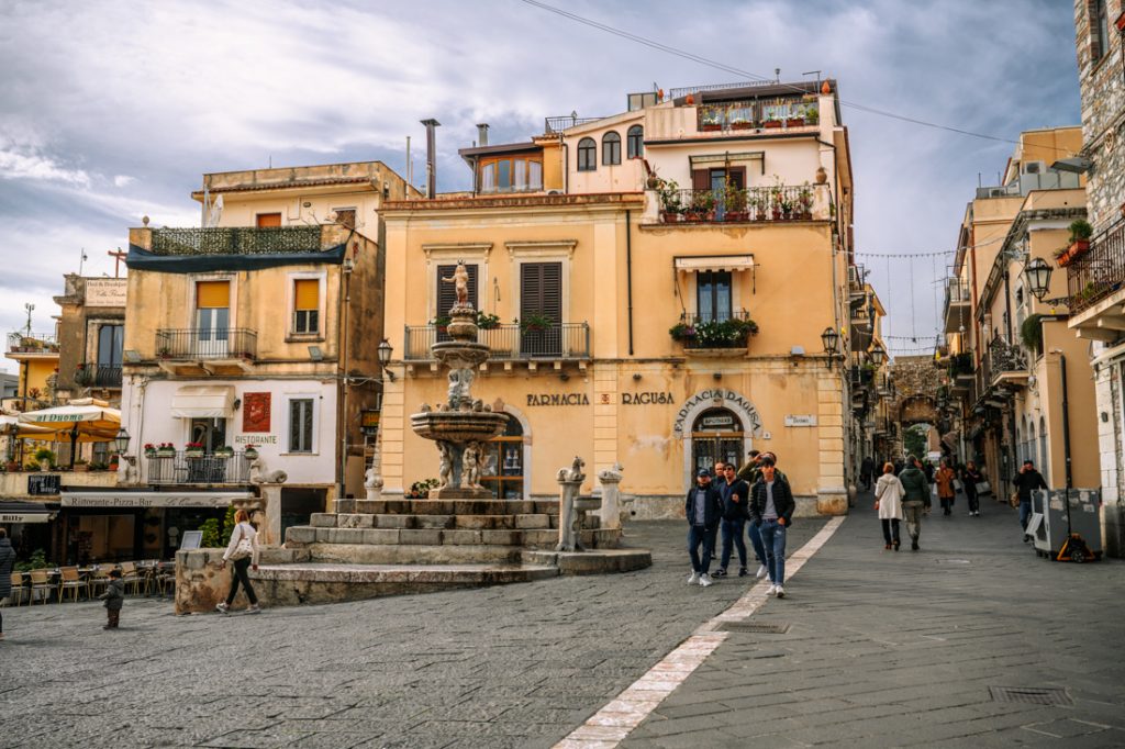 Sycylia autobusem, Sycylia na własna rękę, tydzień na Sycylii, Sycylia w tydzień, wschodnia Sycylia, co zobaczyć na Sycylii, Sycylia atrakcje, Taormina, Etna, Ścieżka Saracenów