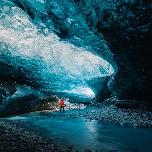 Jaskinia lodowcowa na Islandii, fot. Julia Pylak