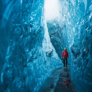 Jaskinia lodowcowa na Islandii, fot. Julia Pylak